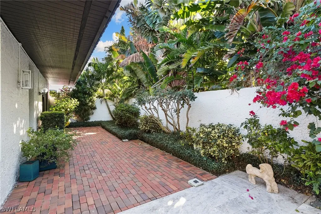 544 Tierra Mar Lane E Naples FL 34108
