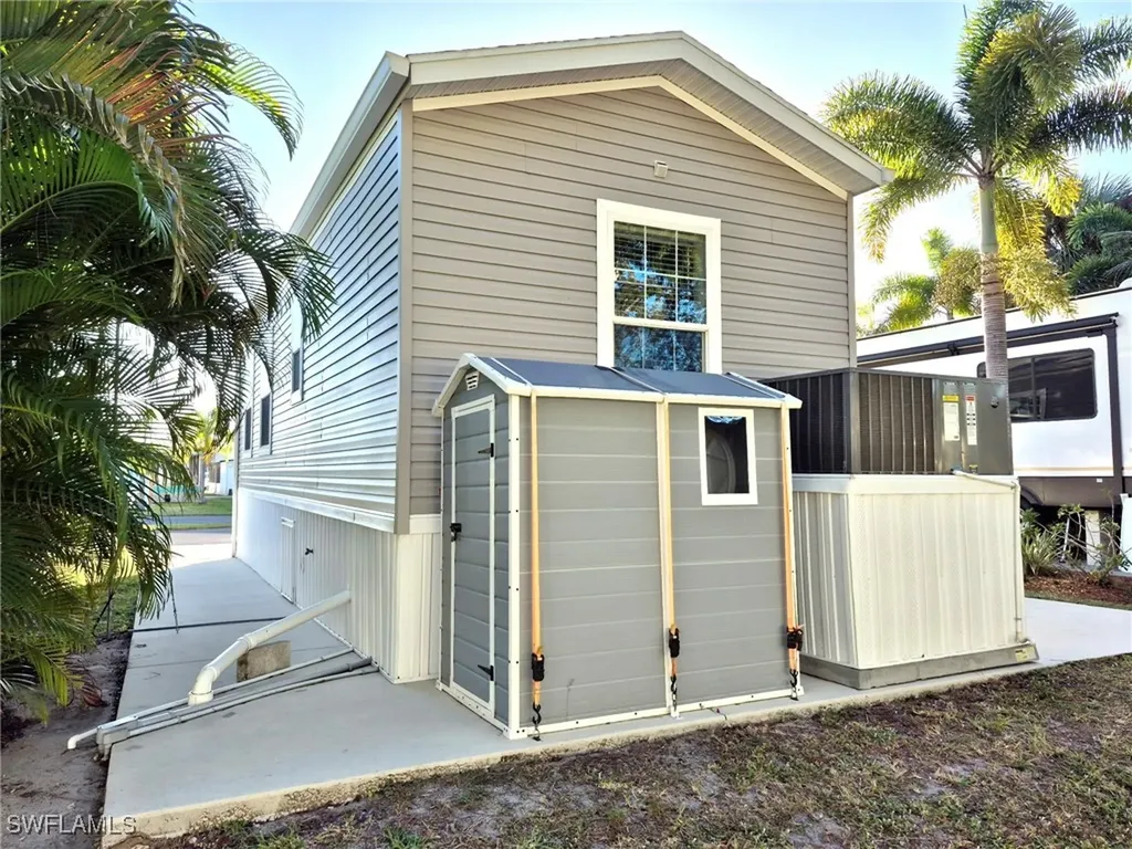 173 Redwood Lane Naples FL 34114