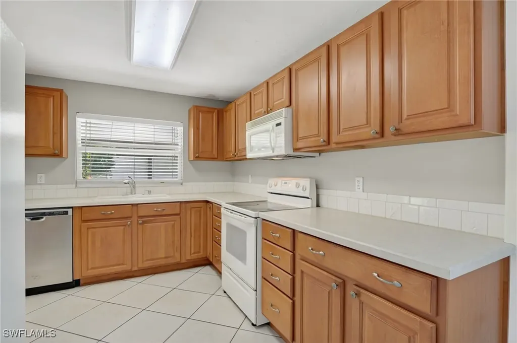 1336 Lake Shore Drive Naples FL 34103