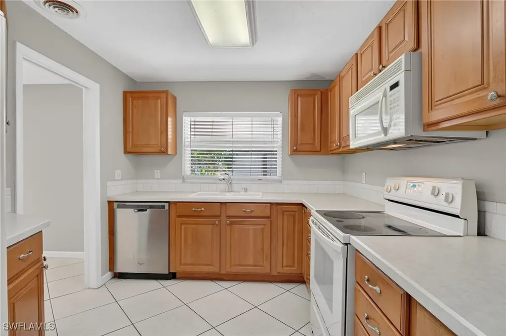 1336 Lake Shore Drive Naples FL 34103