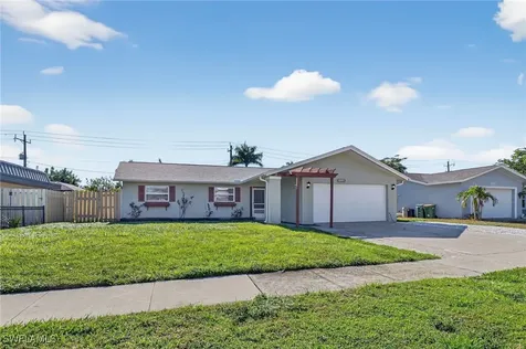 1336 Lake Shore Drive Naples FL 34103