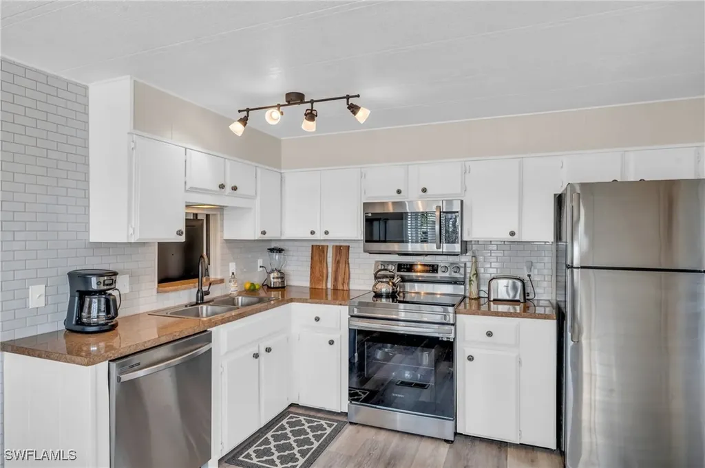 132 Nicklaus Boulevard North Fort Myers FL 33903