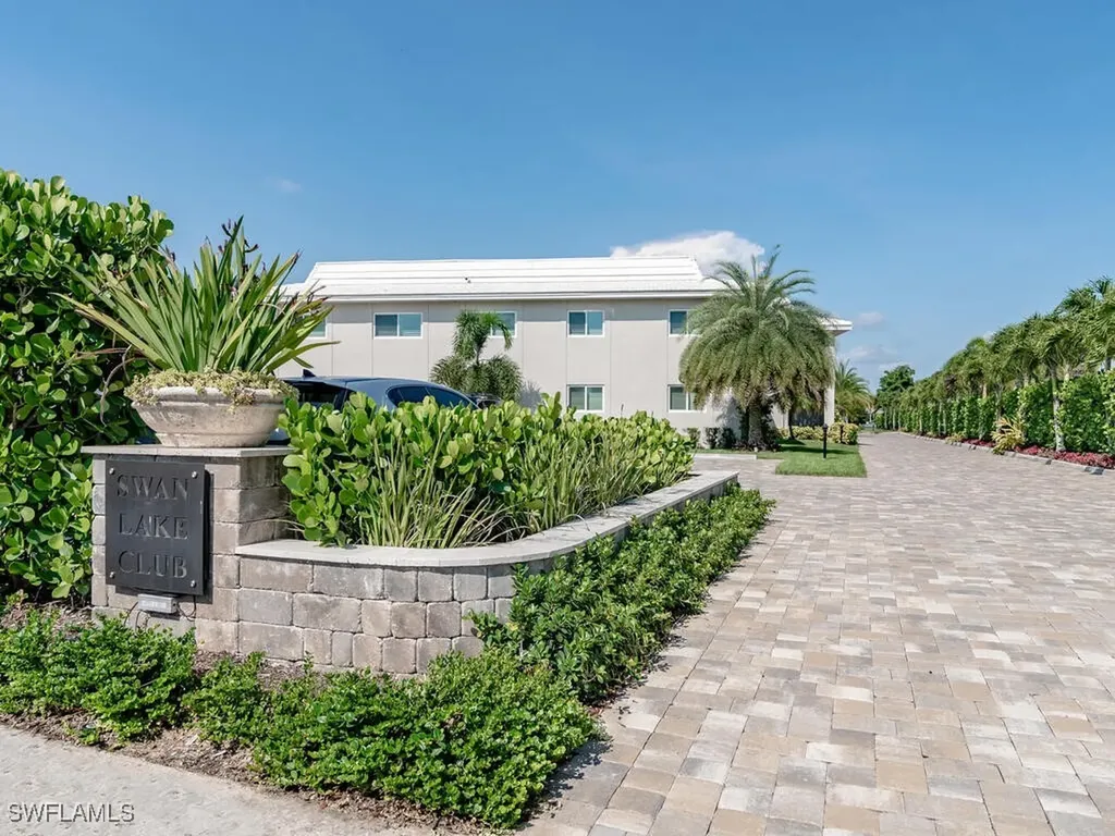 4180 Crayton Road Naples FL 34103