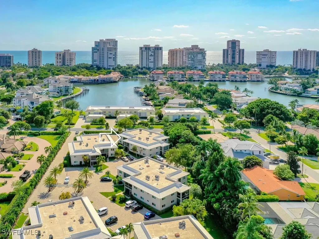 4180 Crayton Road Naples FL 34103
