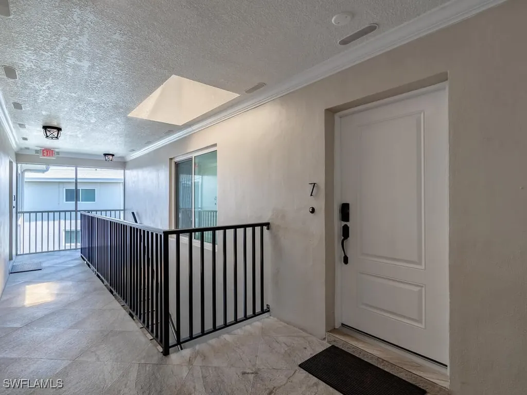 4180 Crayton Road Naples FL 34103