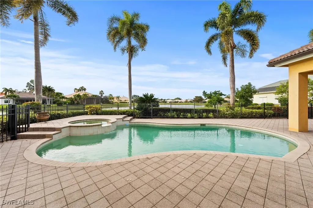 527 Terracina Way Naples FL 34119