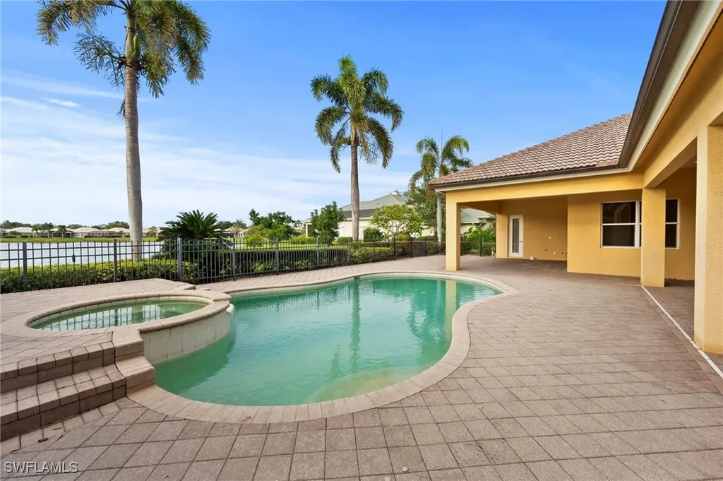 527 Terracina Way Naples FL 34119