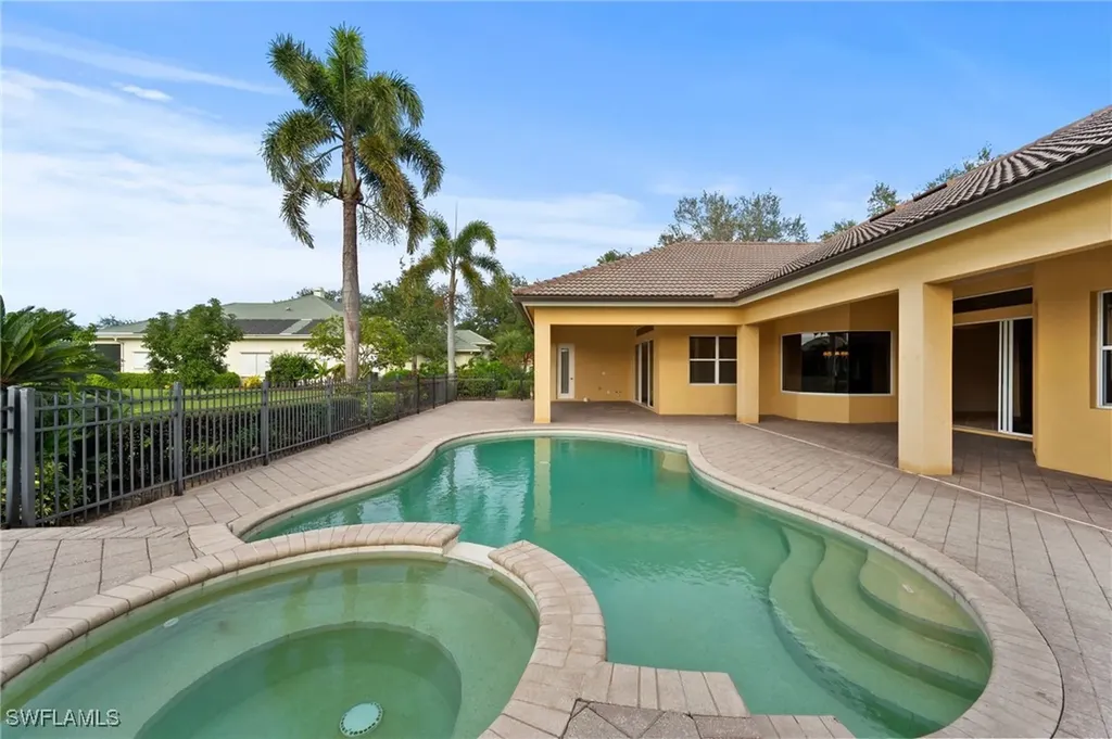 527 Terracina Way Naples FL 34119