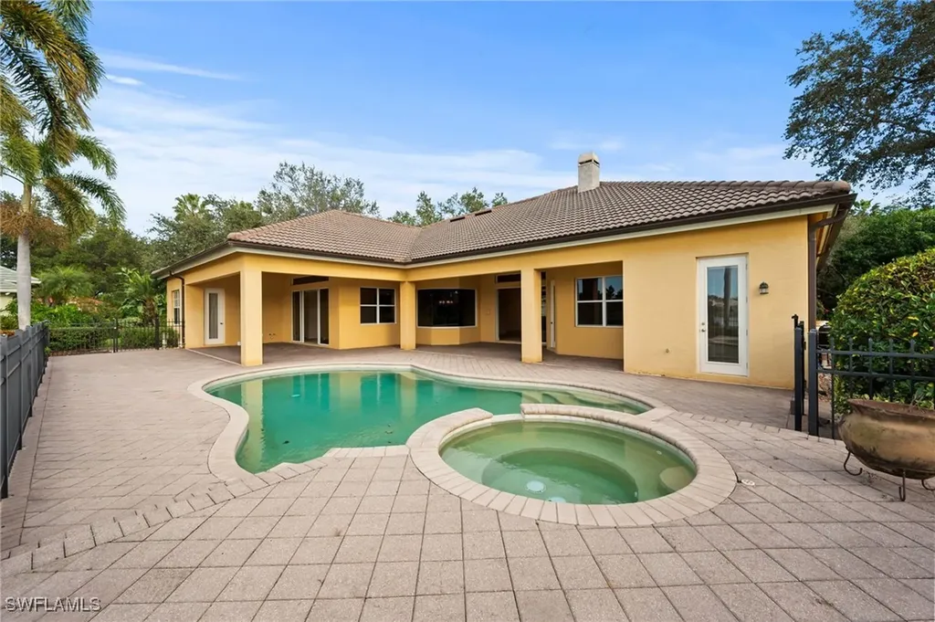 527 Terracina Way Naples FL 34119