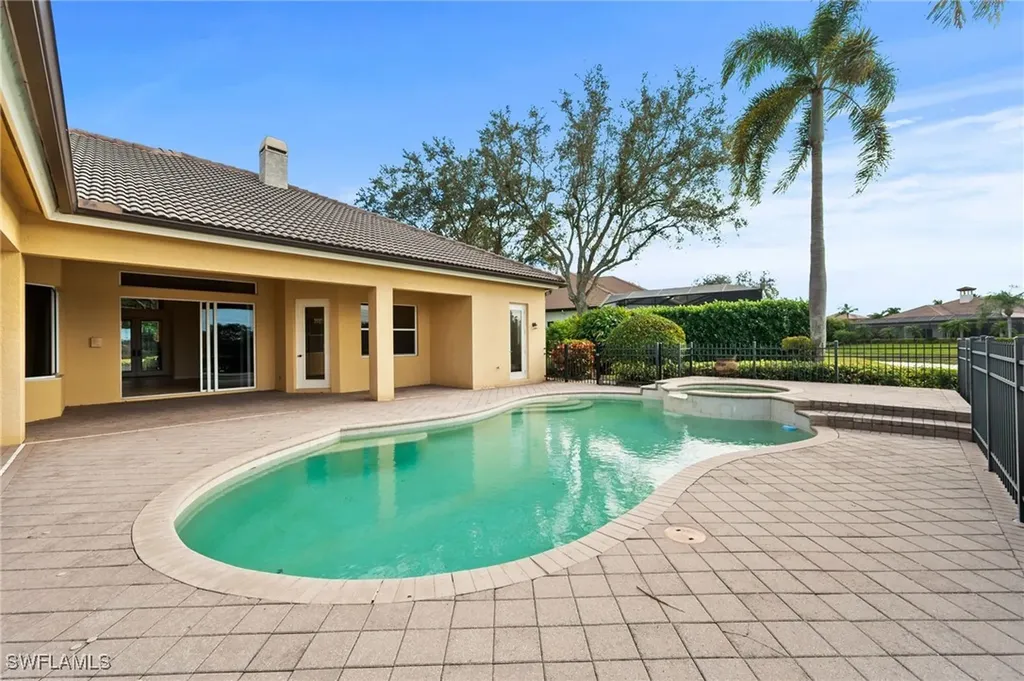 527 Terracina Way Naples FL 34119