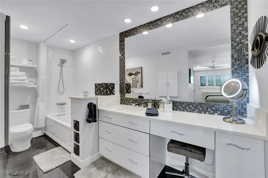 555 Park Shore Drive Naples FL 34103