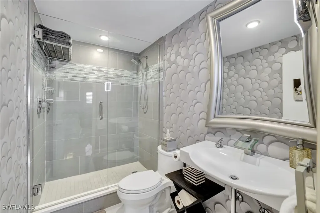 555 Park Shore Drive Naples FL 34103