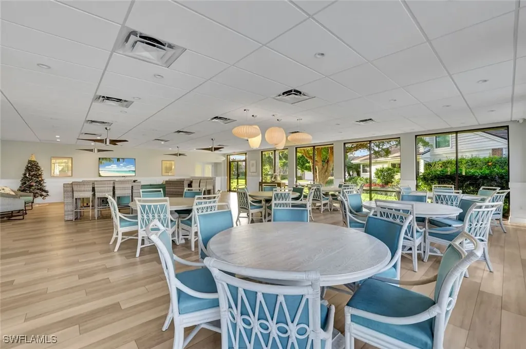 555 Park Shore Drive Naples FL 34103