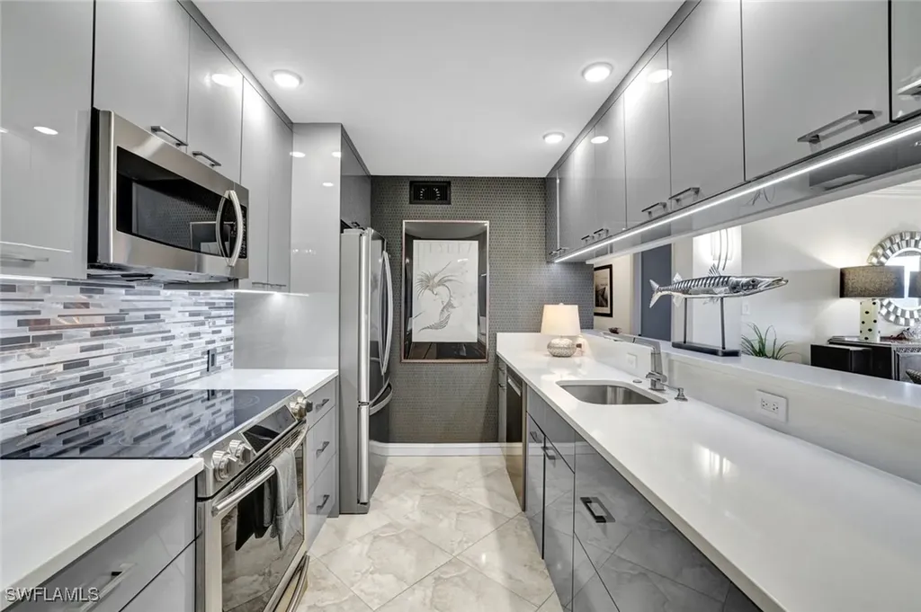 555 Park Shore Drive Naples FL 34103