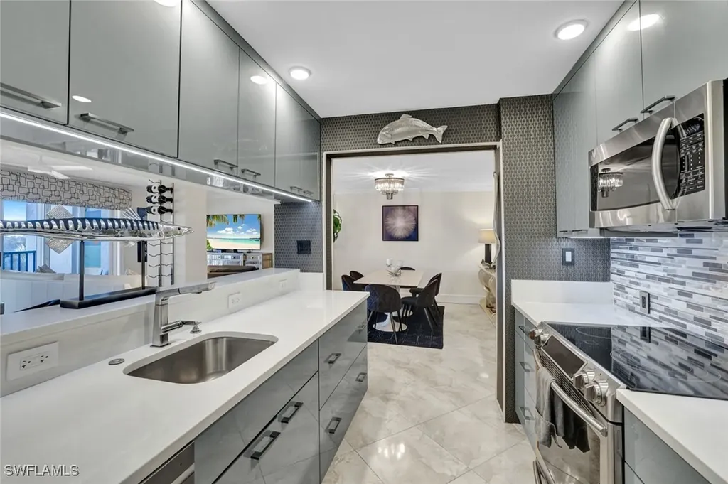 555 Park Shore Drive Naples FL 34103