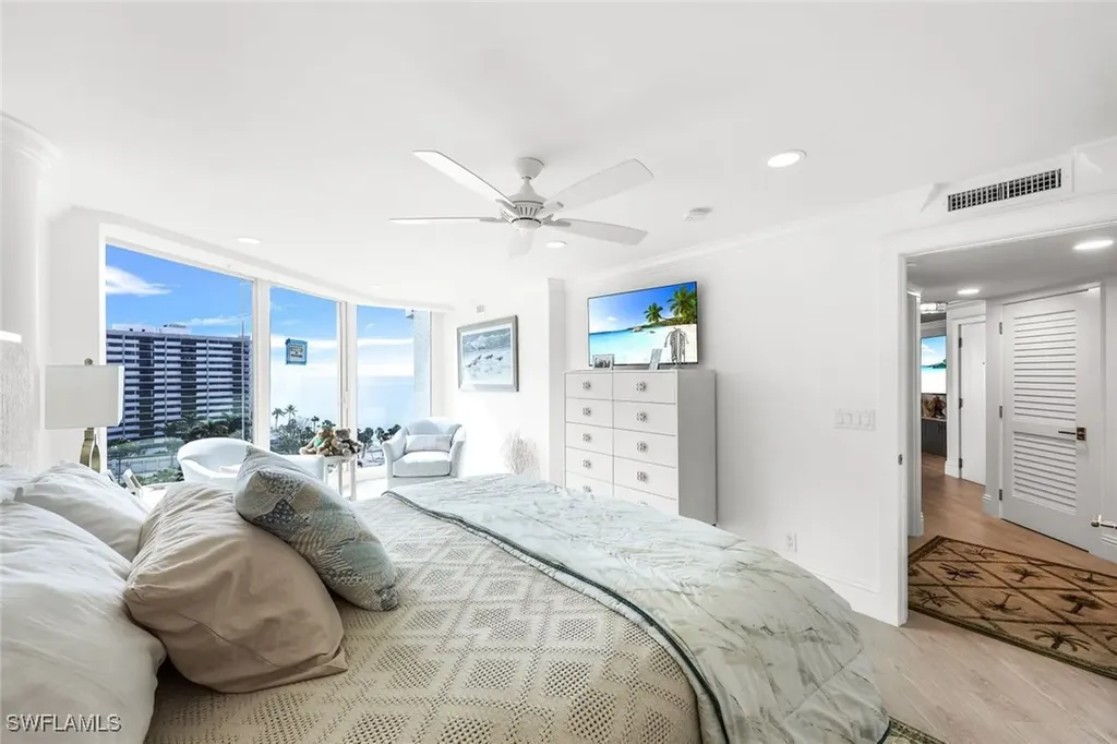 4041 Gulf Shore Boulevard SW Naples FL 34103