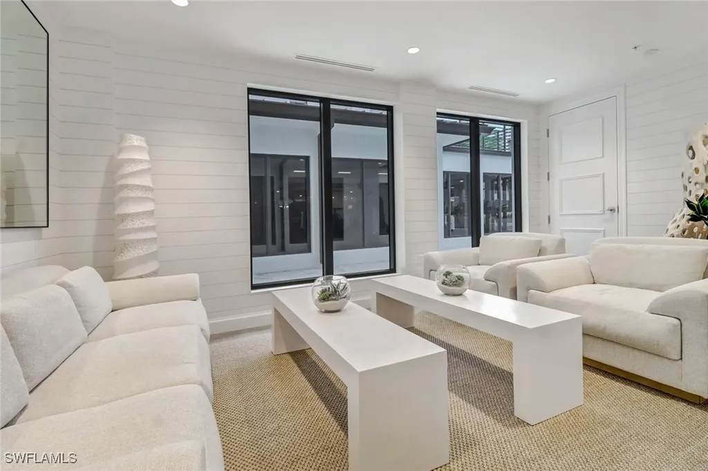 1115 Central Avenue Naples FL 34102