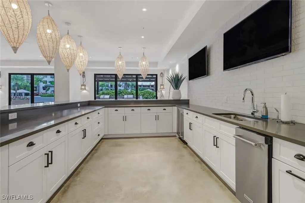 1115 Central Avenue Naples FL 34102