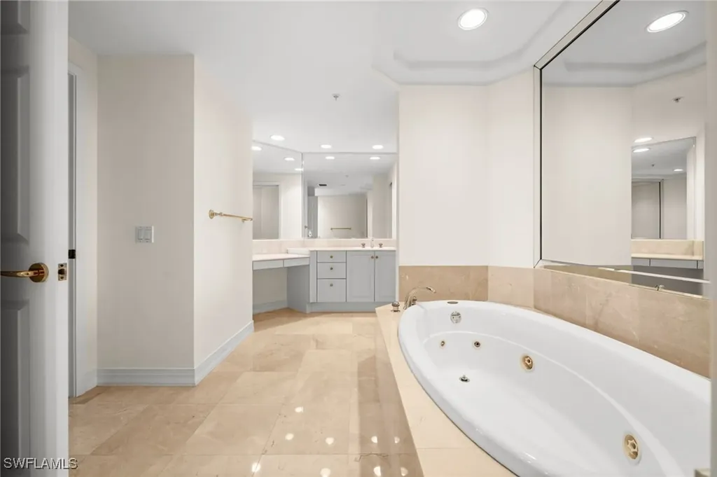 445 Dockside Drive Naples FL 34110