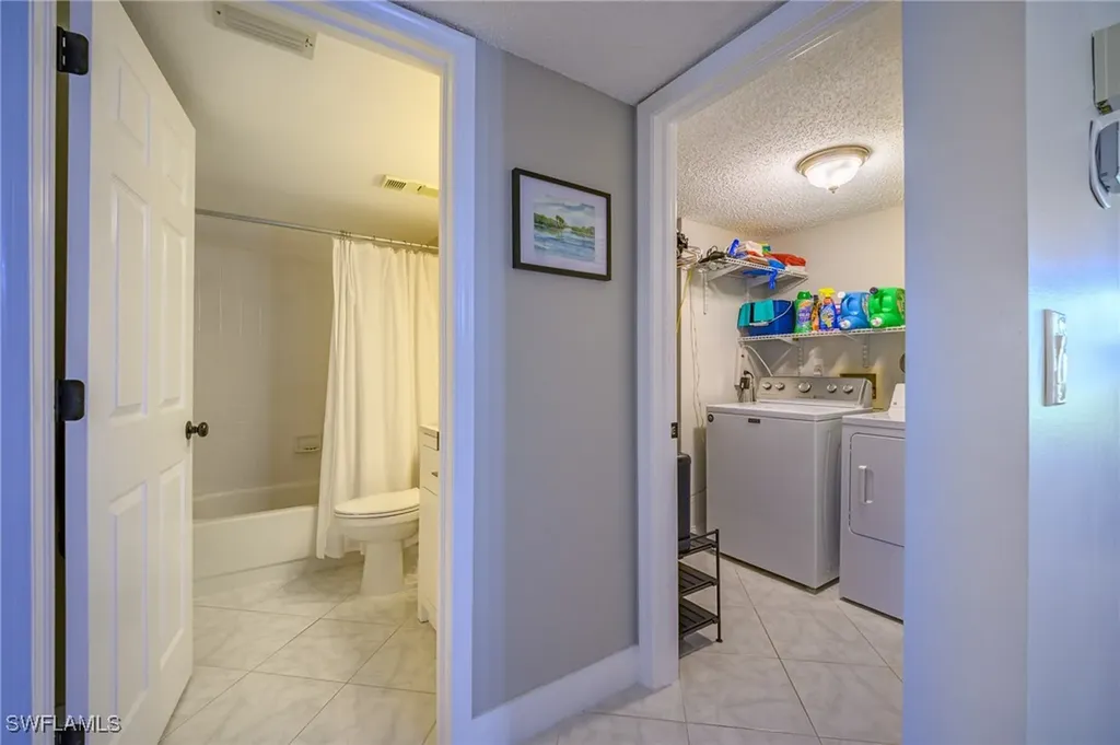 6945 Dennis Circle Naples FL 34104