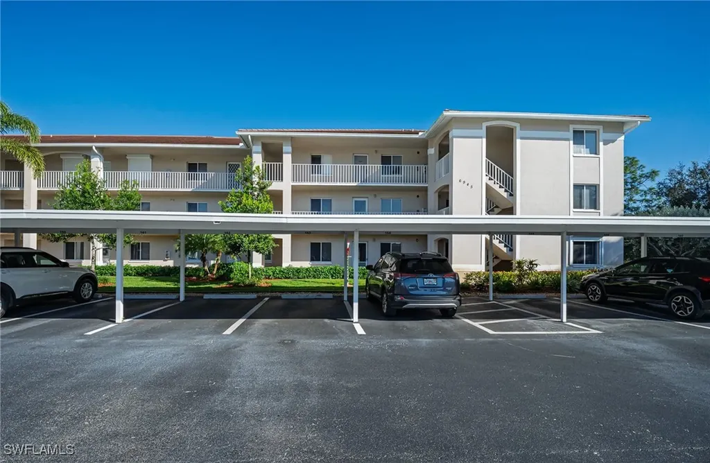 6945 Dennis Circle Naples FL 34104