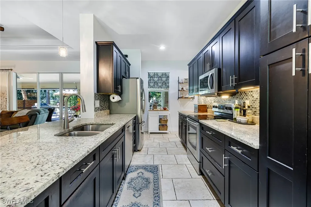 1575 Sunkist Way Fort Myers FL 33905
