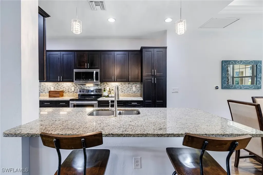 1575 Sunkist Way Fort Myers FL 33905