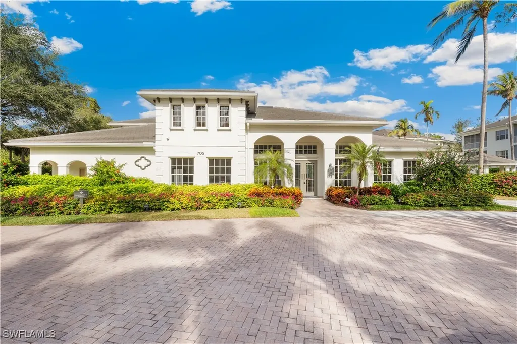 805 Bentwater Circle Naples FL 34108