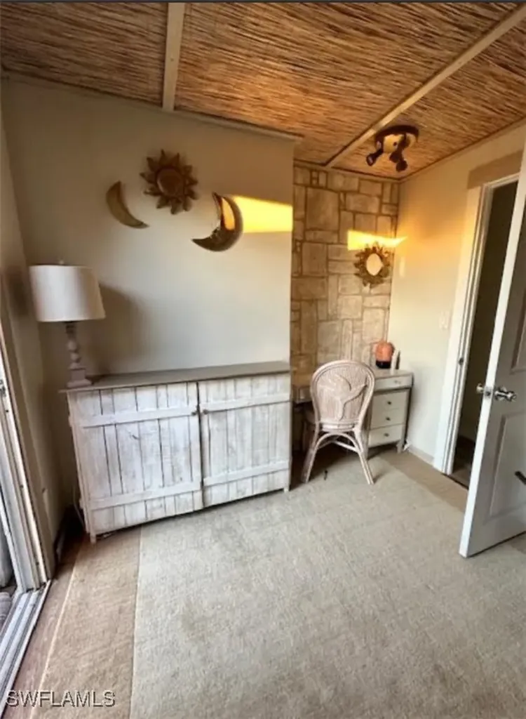 135 Moorhead Manor Naples FL 34112