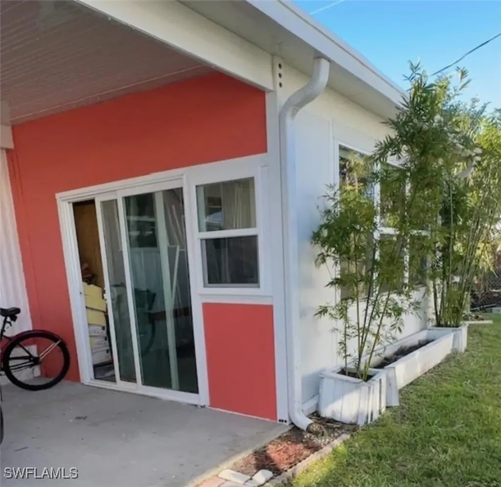 135 Moorhead Manor Naples FL 34112