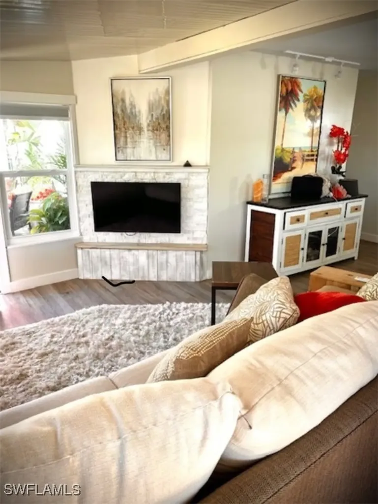 135 Moorhead Manor Naples FL 34112