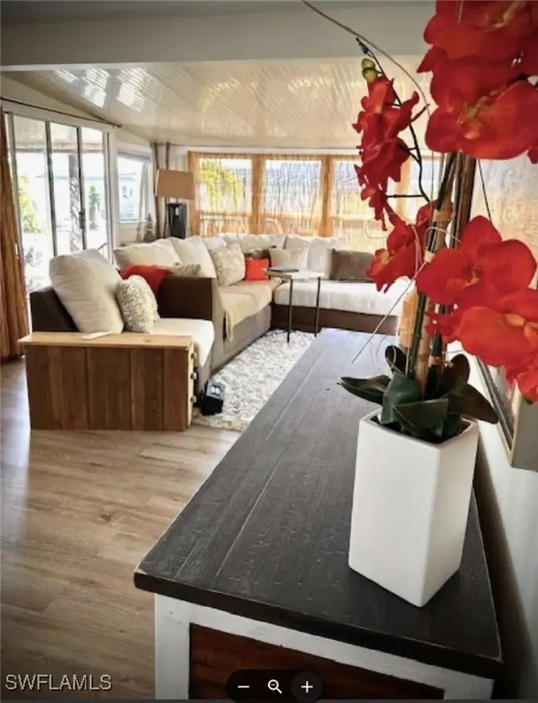 135 Moorhead Manor Naples FL 34112