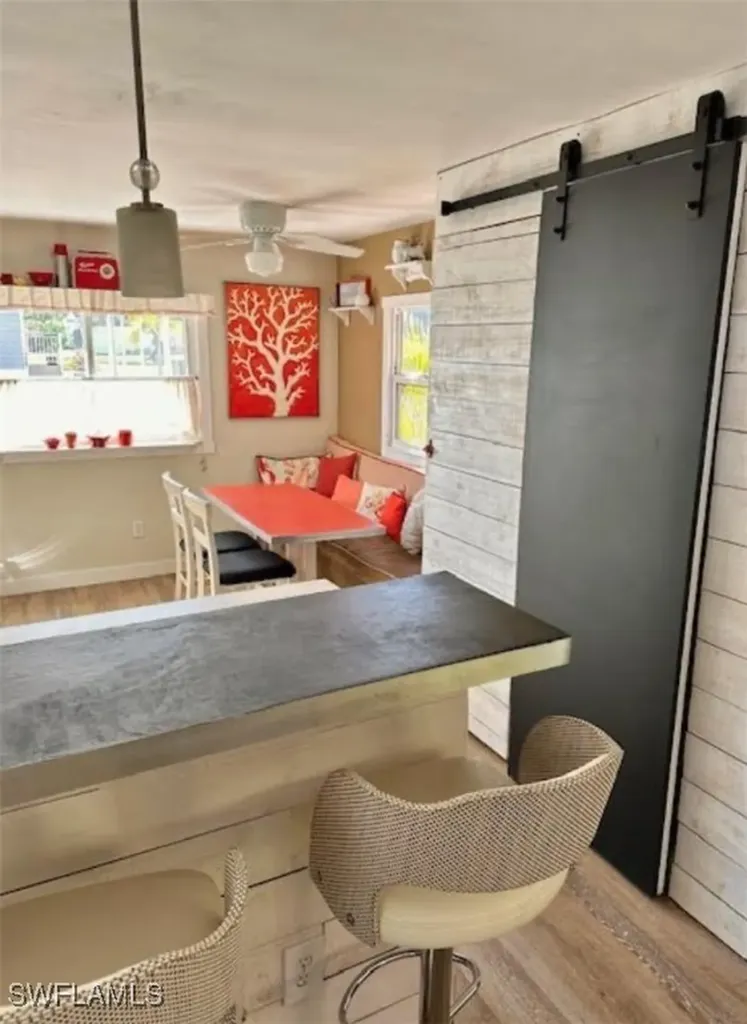 135 Moorhead Manor Naples FL 34112