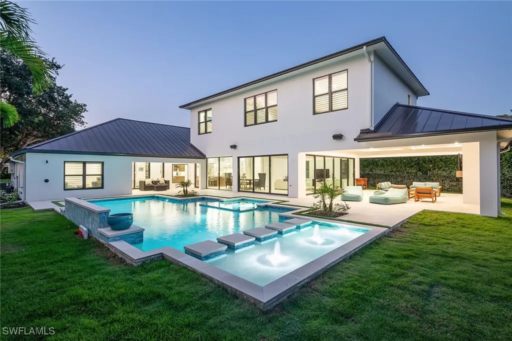 1910 Mission Drive Naples FL 34109