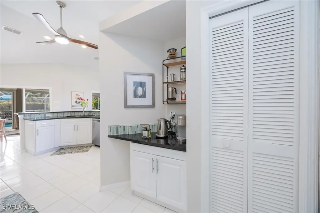 1835 Piccadilly Circus Naples FL 34112