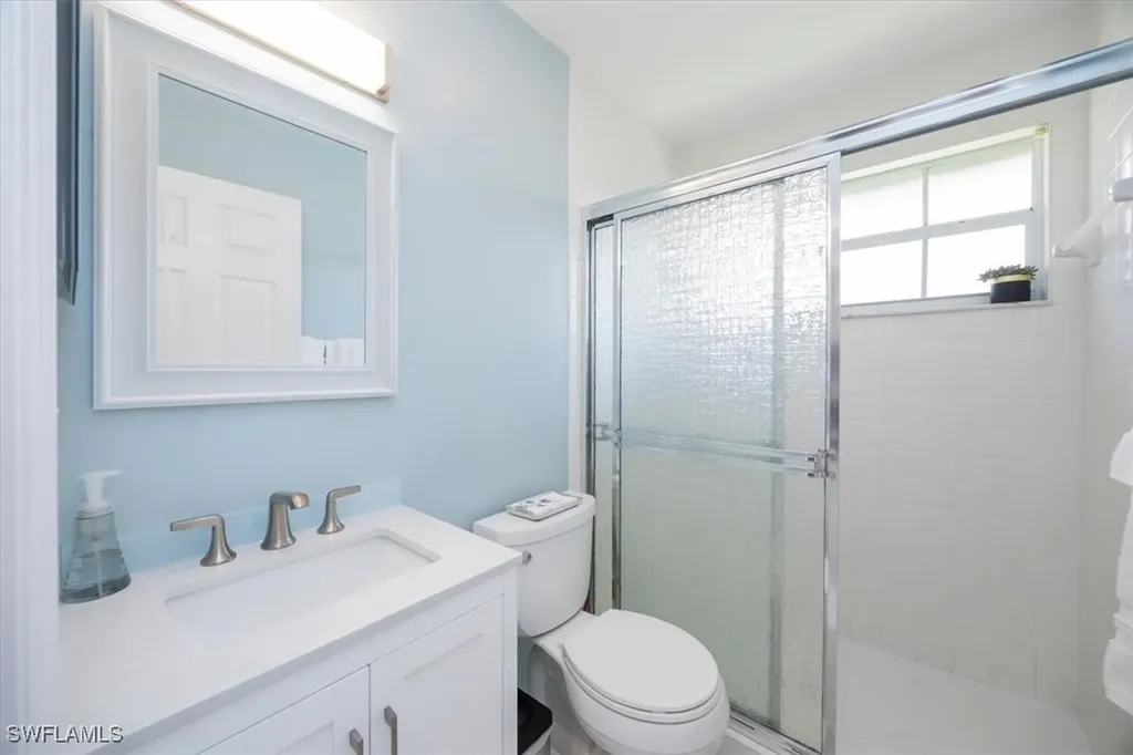1835 Piccadilly Circus Naples FL 34112
