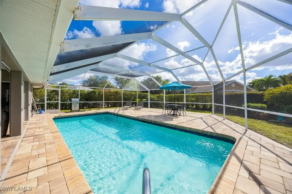 1835 Piccadilly Circus Naples FL 34112