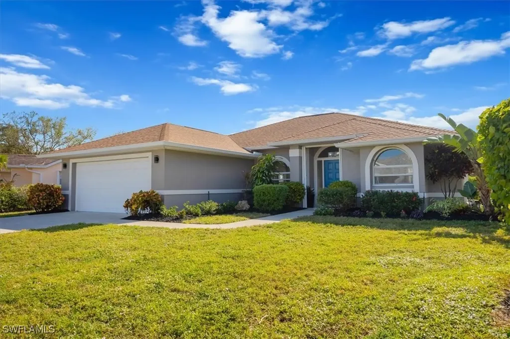 1835 Piccadilly Circus Naples FL 34112