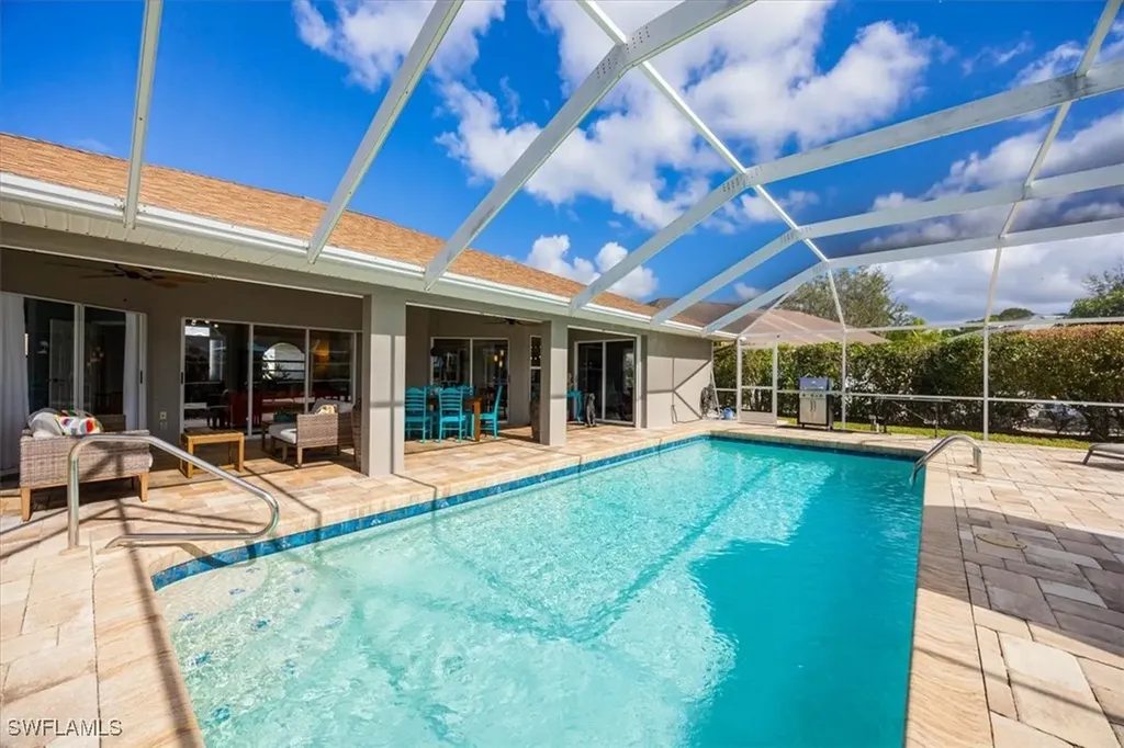 1835 Piccadilly Circus Naples FL 34112