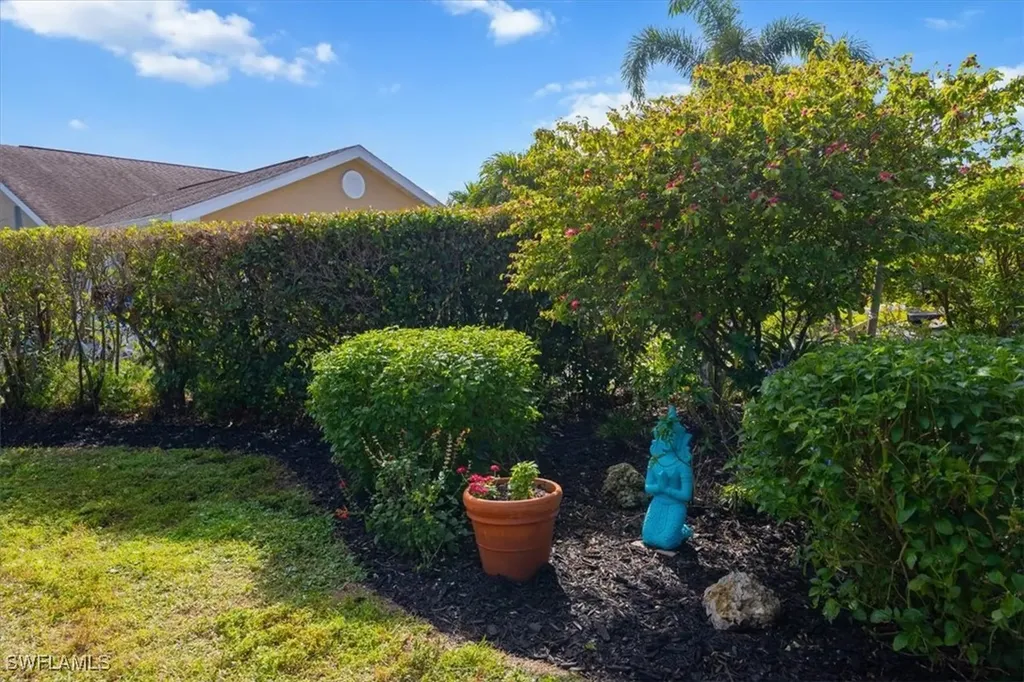 1835 Piccadilly Circus Naples FL 34112