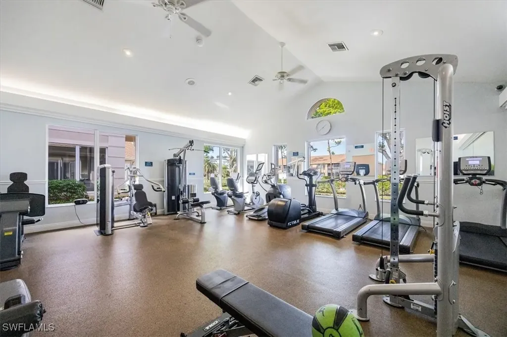 1835 Piccadilly Circus Naples FL 34112