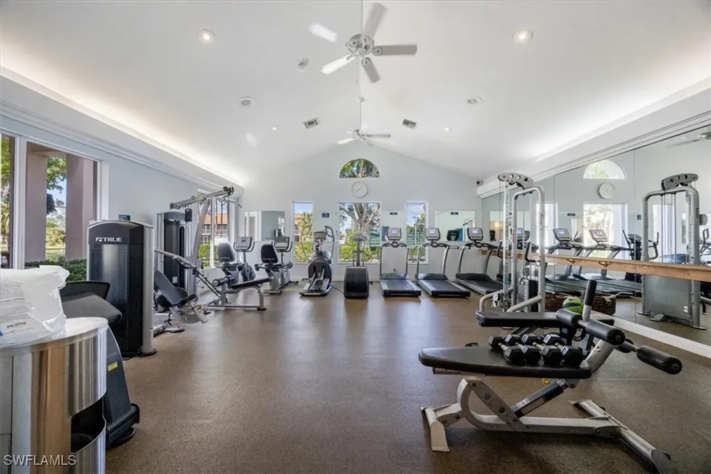 1835 Piccadilly Circus Naples FL 34112