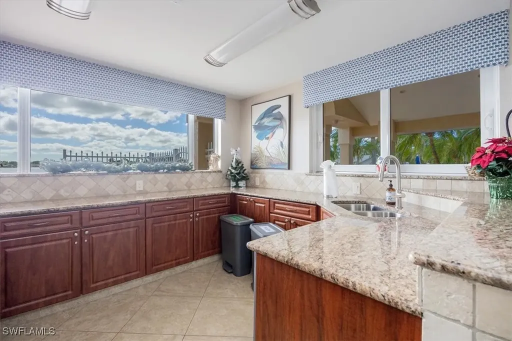1835 Piccadilly Circus Naples FL 34112