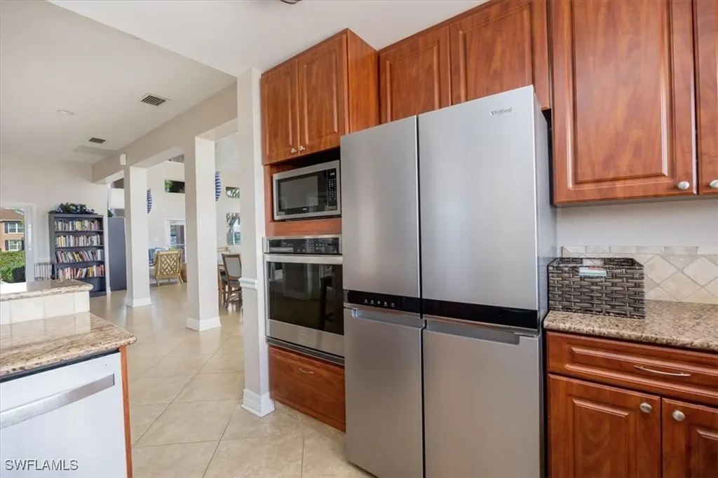 1835 Piccadilly Circus Naples FL 34112