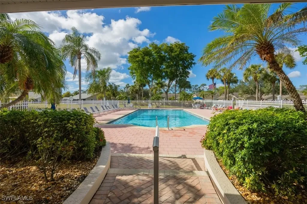 1835 Piccadilly Circus Naples FL 34112