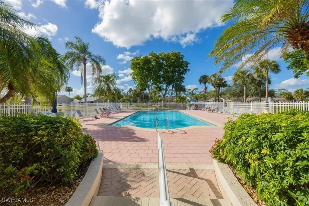 1835 Piccadilly Circus Naples FL 34112