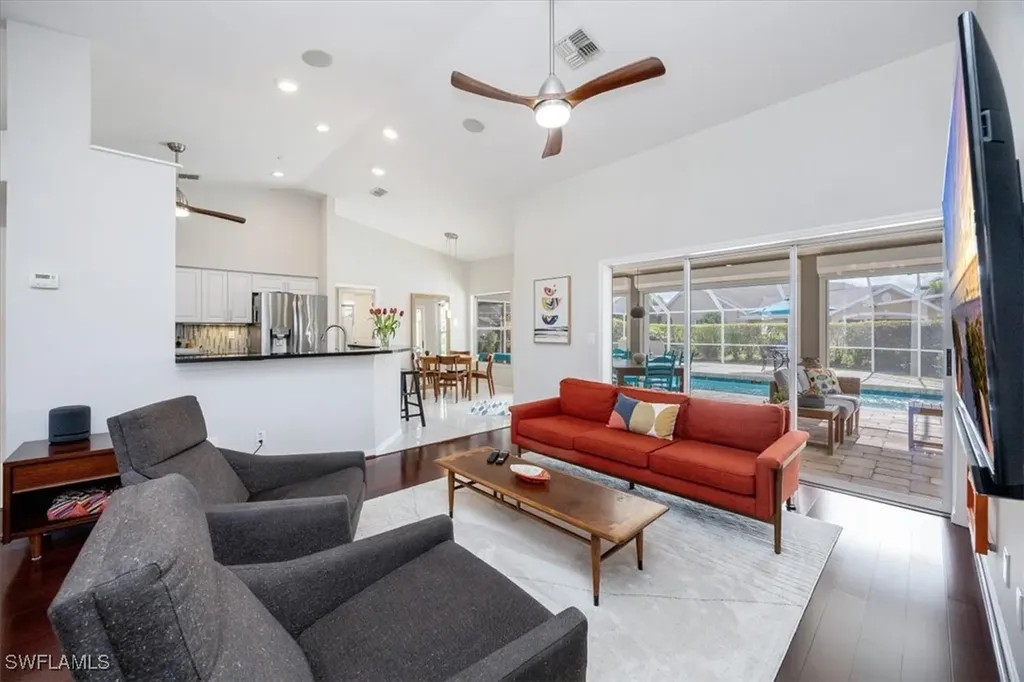 1835 Piccadilly Circus Naples FL 34112