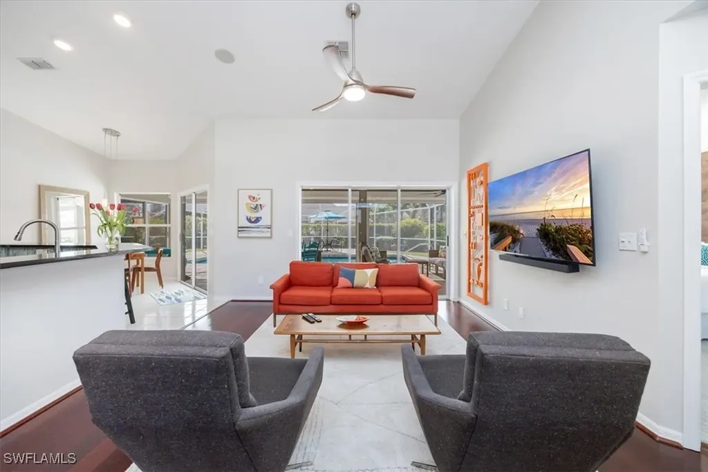 1835 Piccadilly Circus Naples FL 34112