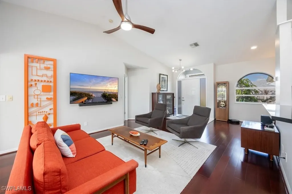 1835 Piccadilly Circus Naples FL 34112