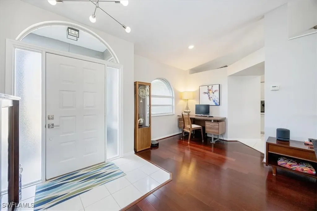 1835 Piccadilly Circus Naples FL 34112